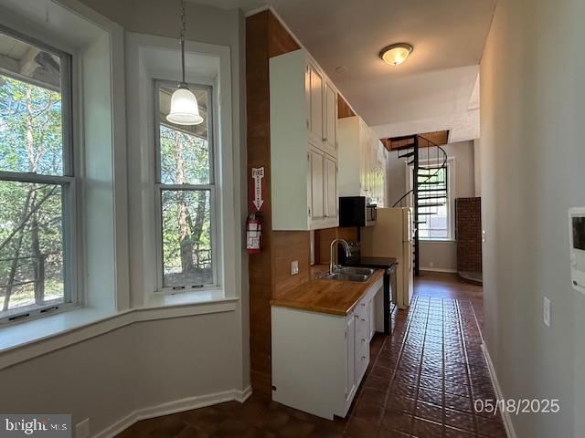 16 RAILROAD PLACE photograph