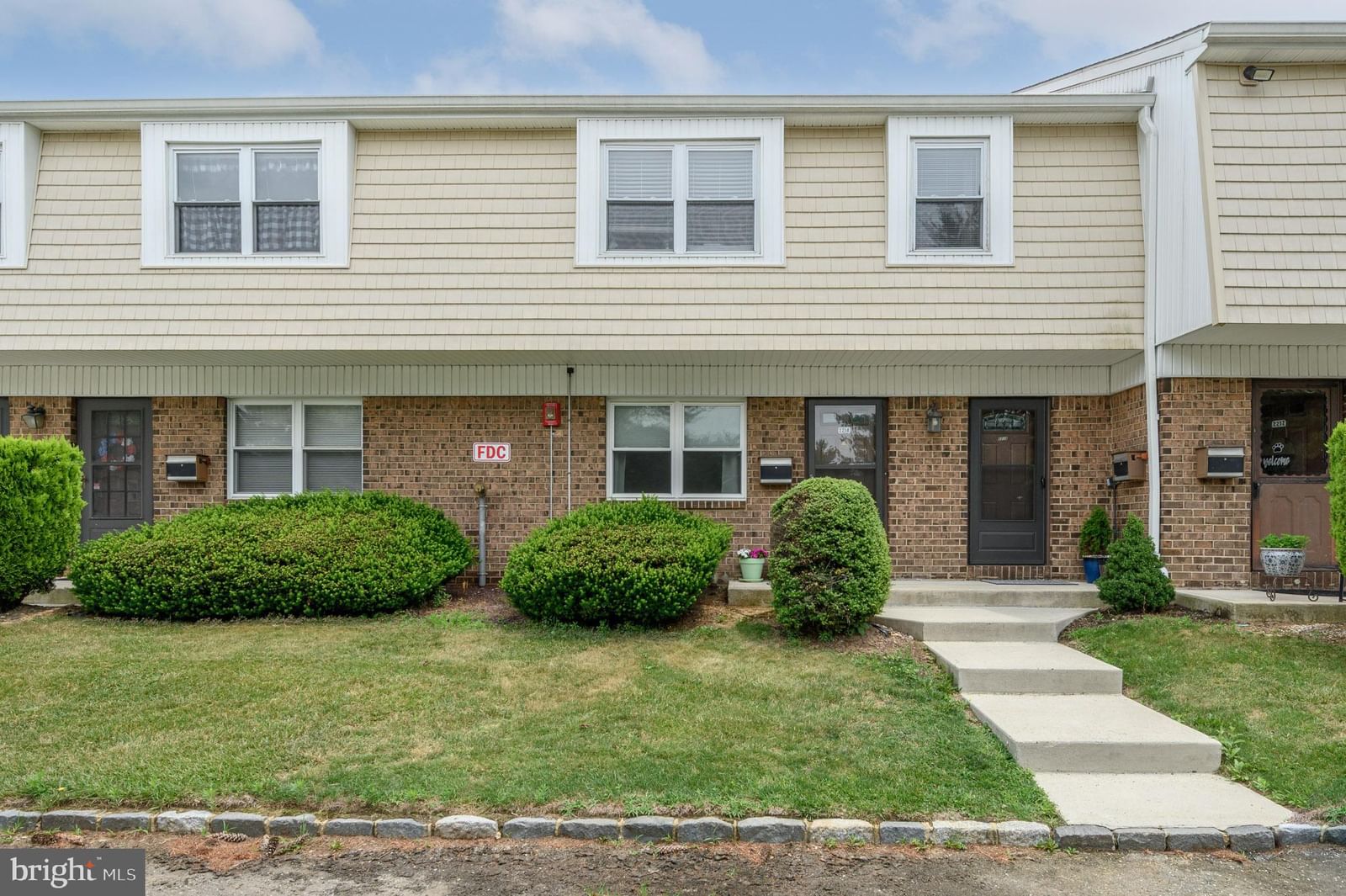 2214 SILVER CT, HAMILTON 08690, NJ