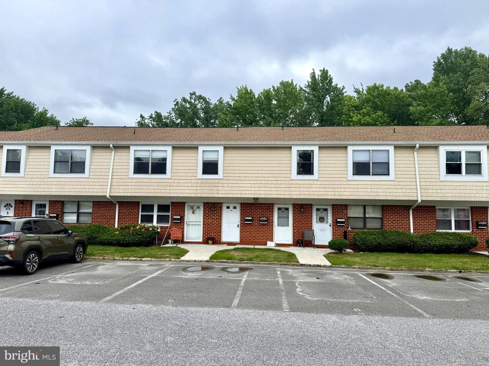 909 SILVER CT, HAMILTON 08690, NJ