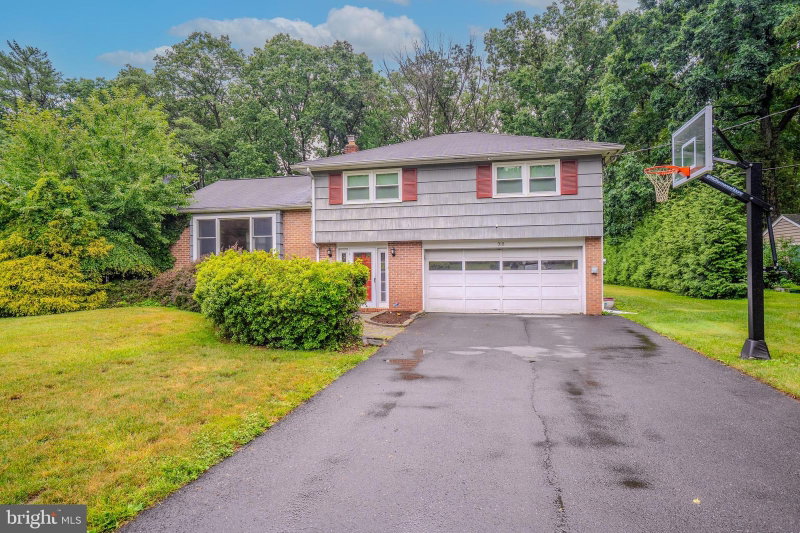 318 OAK LANE