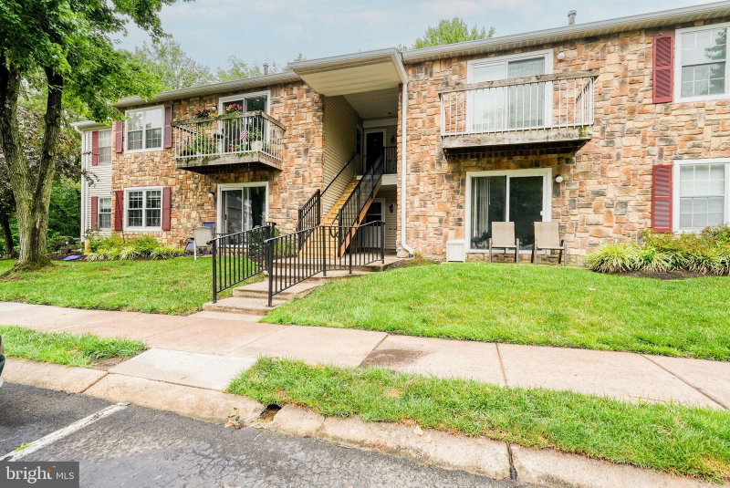 33 CORAL TREE COURT