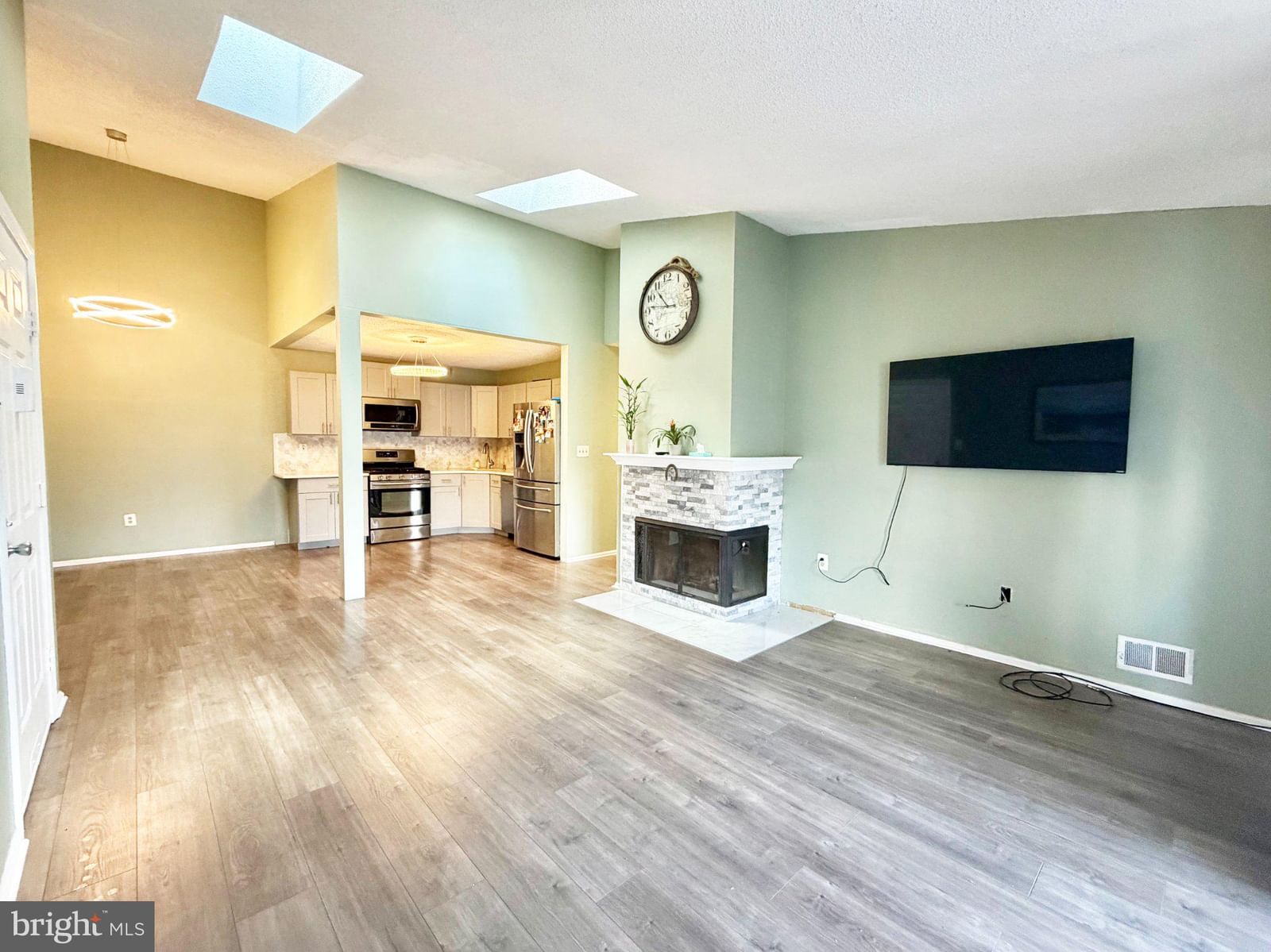 21 JOYNER COURT photograph