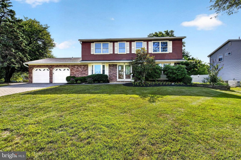30 HAMILTON LANE N