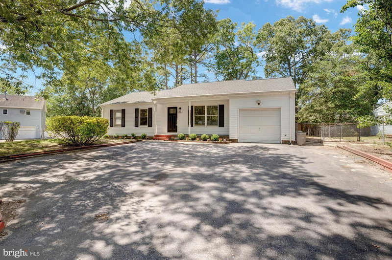 615 BEACH BOULEVARD