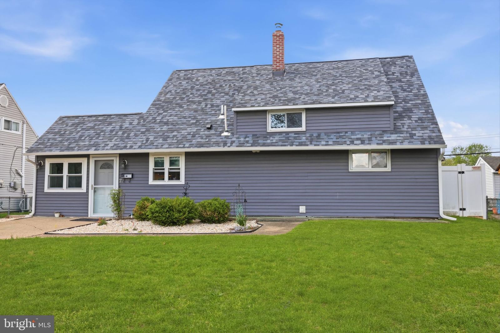 17 NEEDLEPINE LN, LEVITTOWN 19054, PA