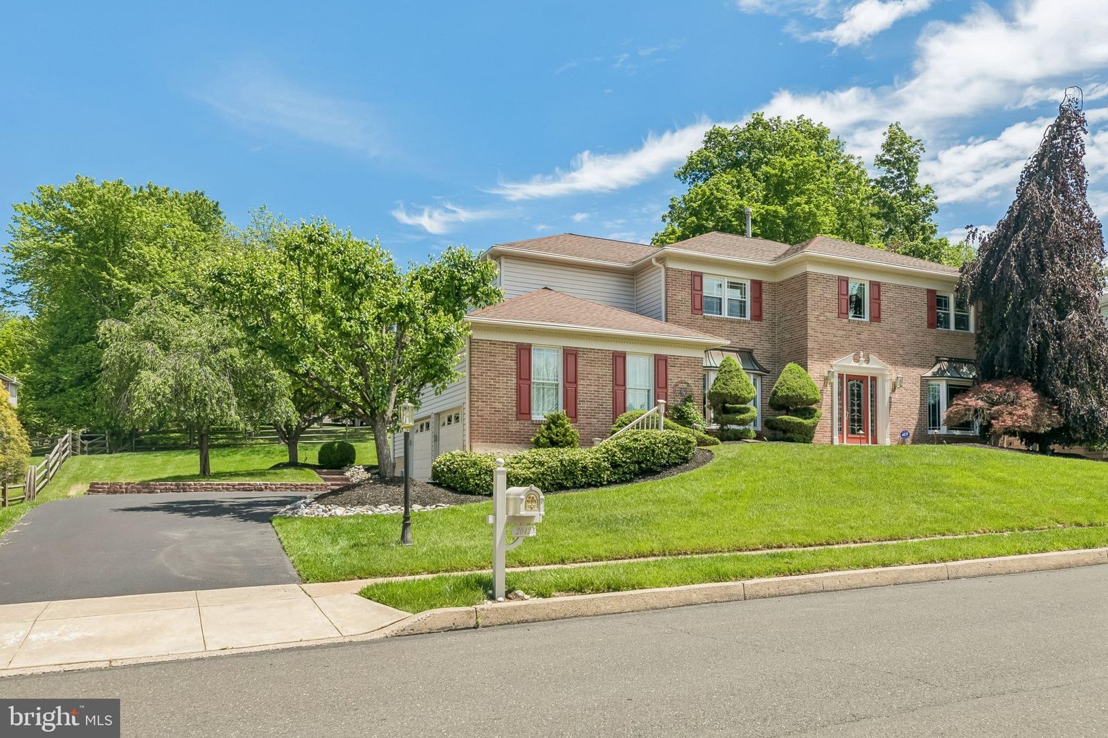 2042 COUNTRY CLUB DR, DOYLESTOWN 18901, PA
