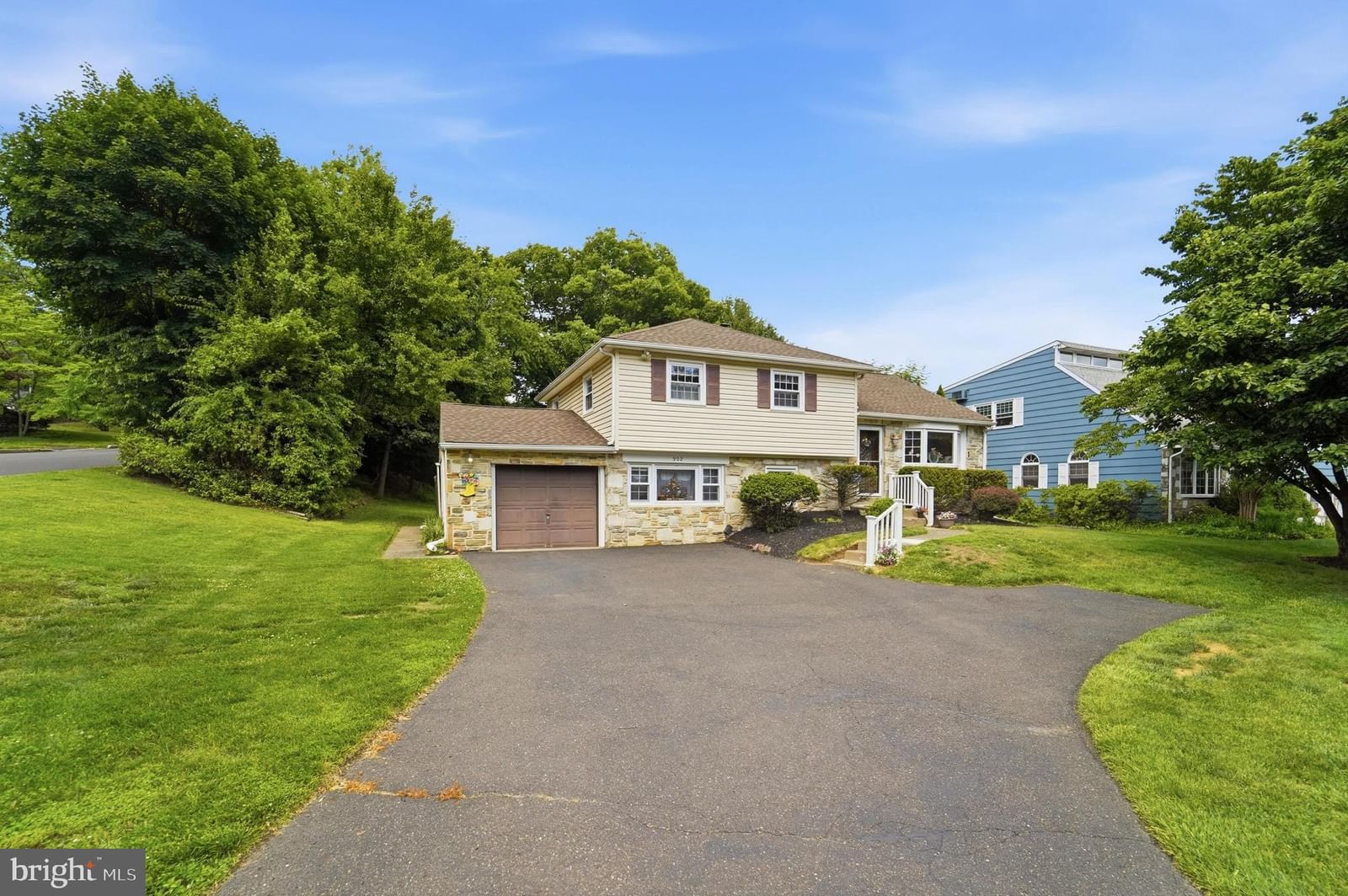 902 CARLIN DR, SOUTHAMPTON 18966, PA