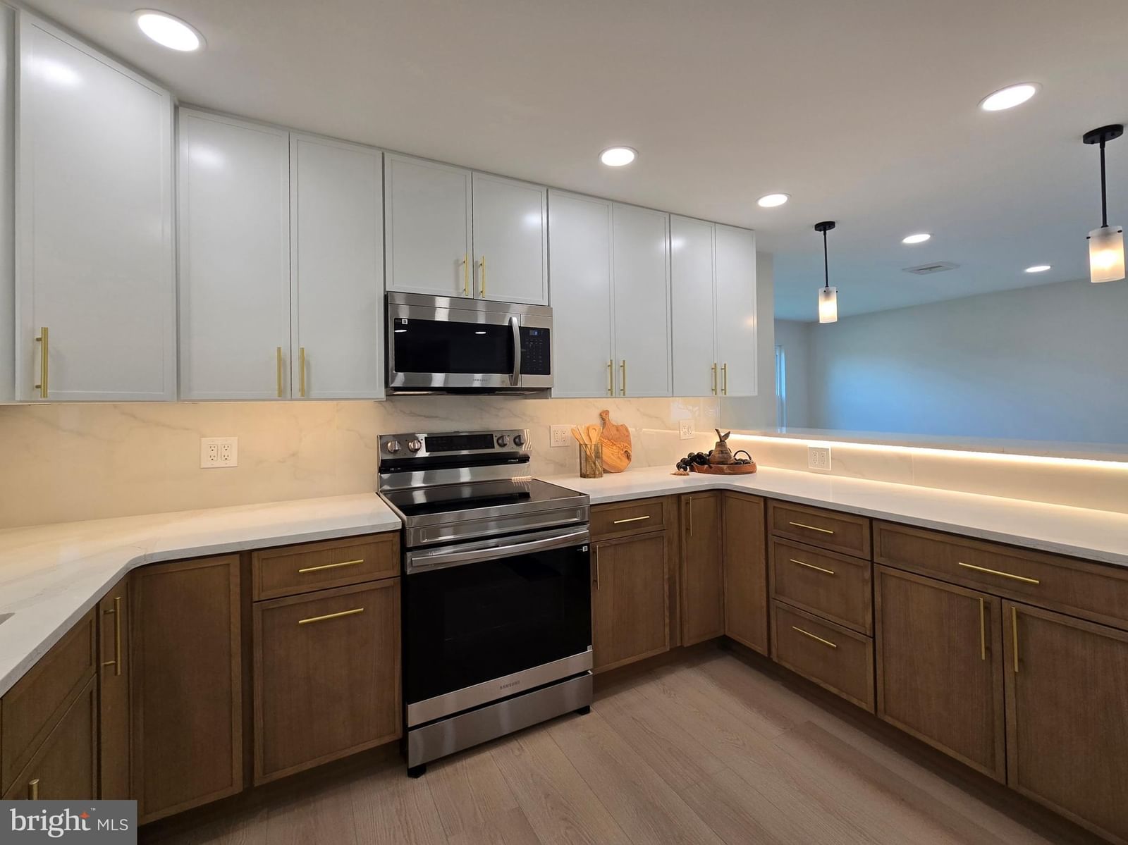 10 LINDEN LN, LEVITTOWN 19054, PA