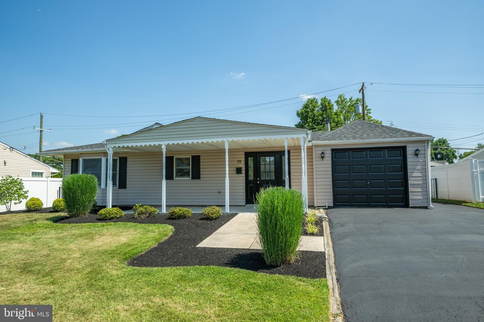 15 INDIAN PARK RD, LEVITTOWN 19057, PA