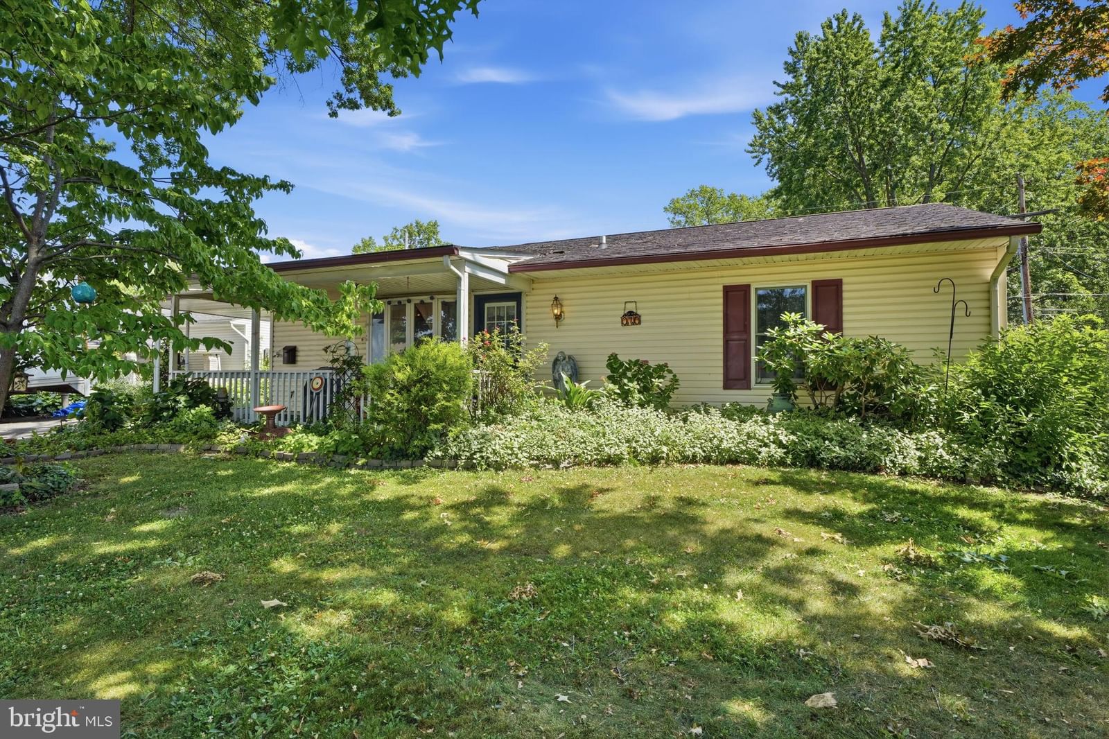 70 TALL PINE LN, LEVITTOWN 19054, PA