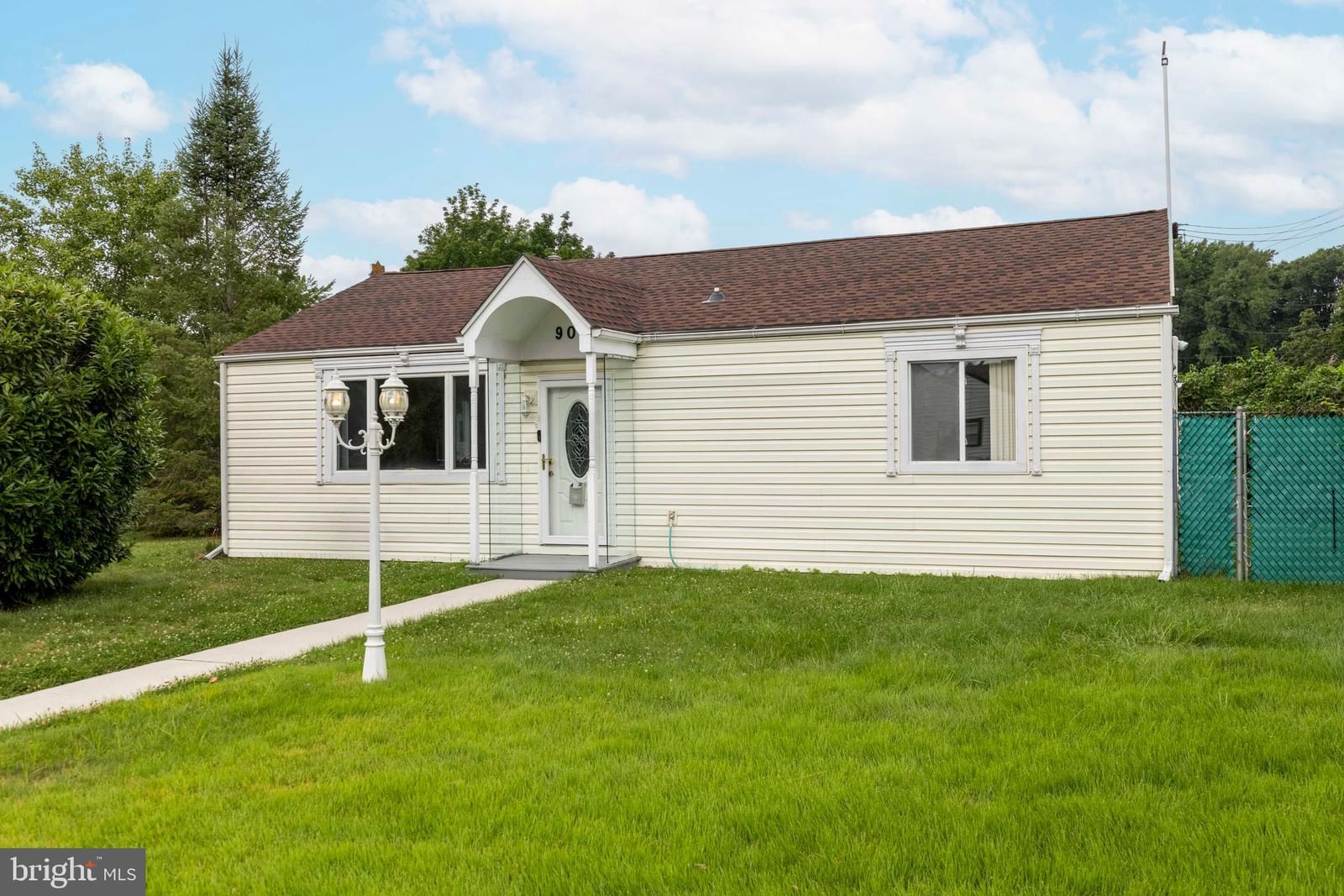 906 OAK TER, SOUTHAMPTON 18966, PA