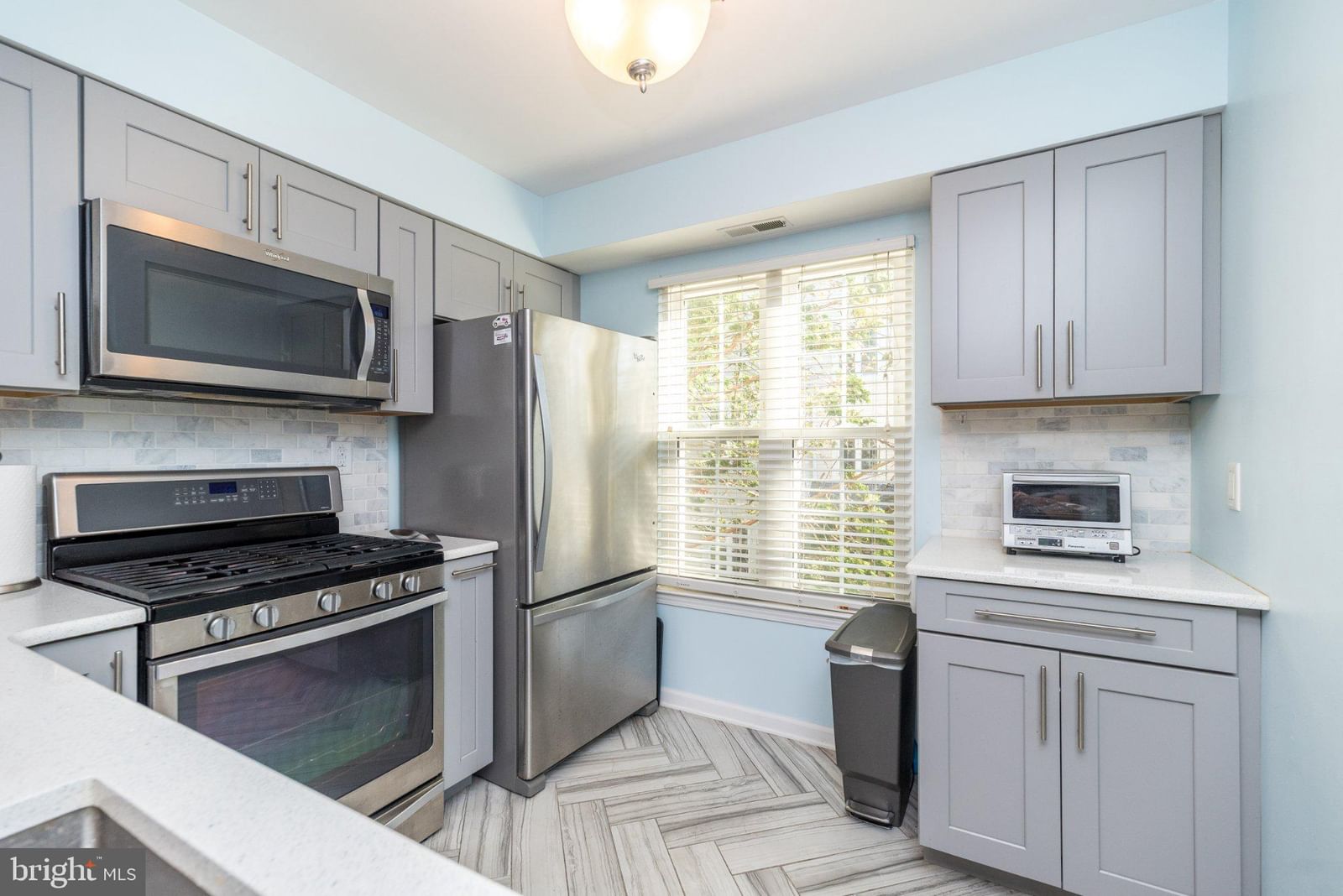 204 SOCIETY PLACE photograph