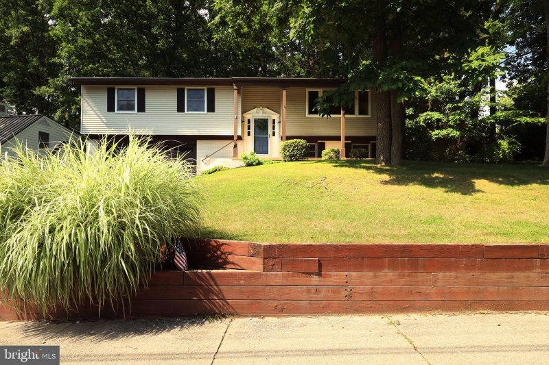 667 DEVONSHIRE DRIVE