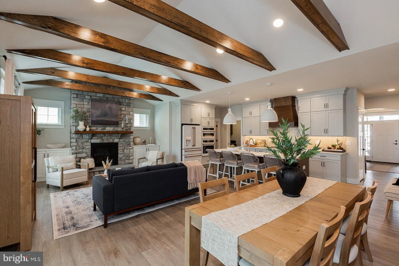 618 GREENBRIAR PATH