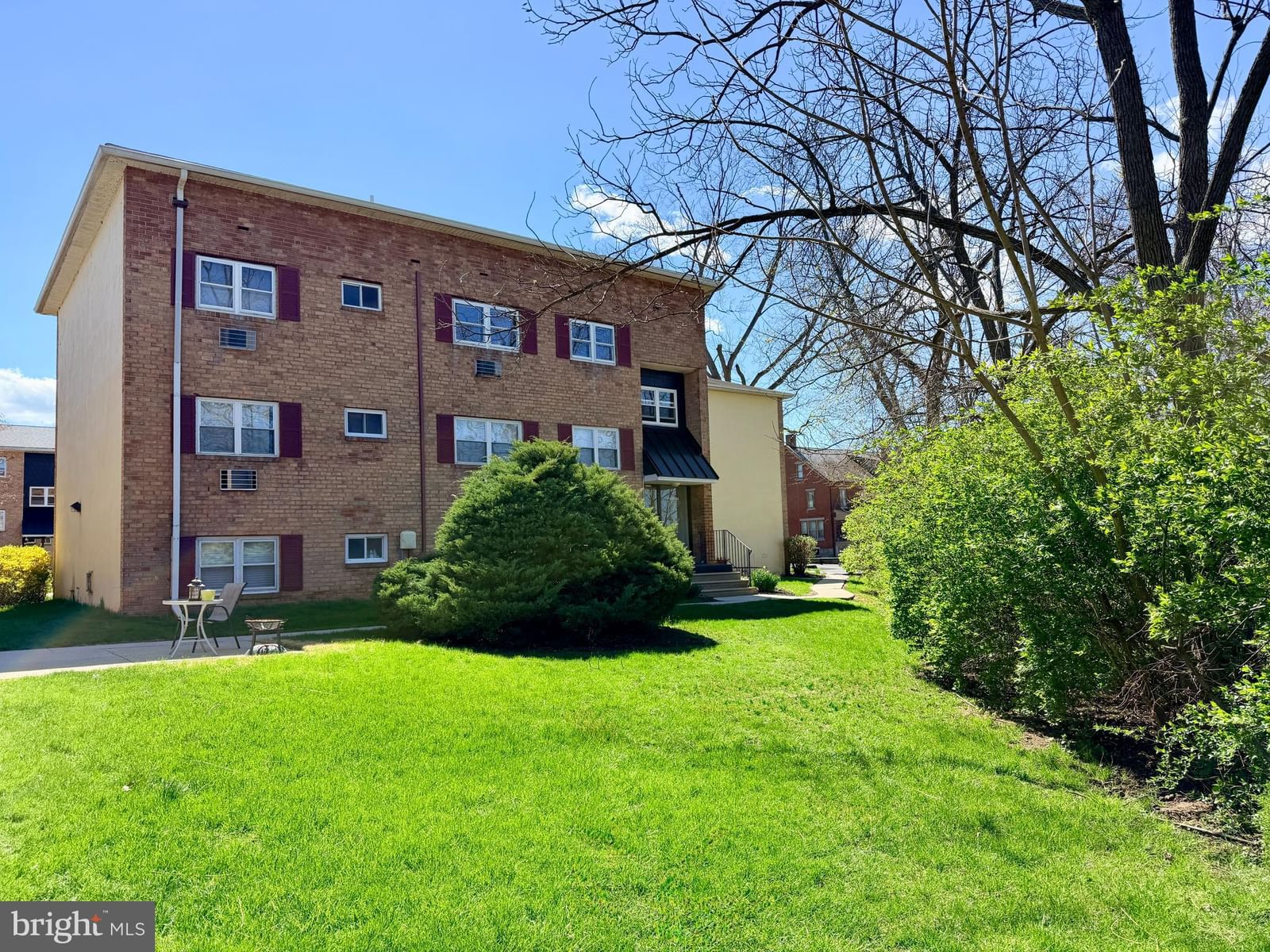 335 E LANCASTER AVENUE #B-14 photograph