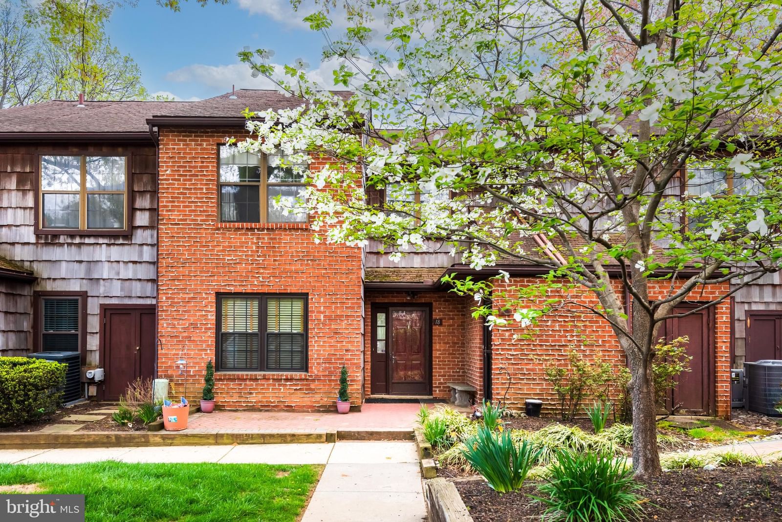18 WITHERSPOON CT, CHESTERBROOK 19087, PA