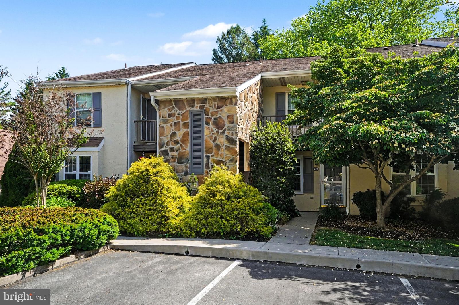 205 VALLEY STREAM LN, CHESTERBROOK 19087, PA