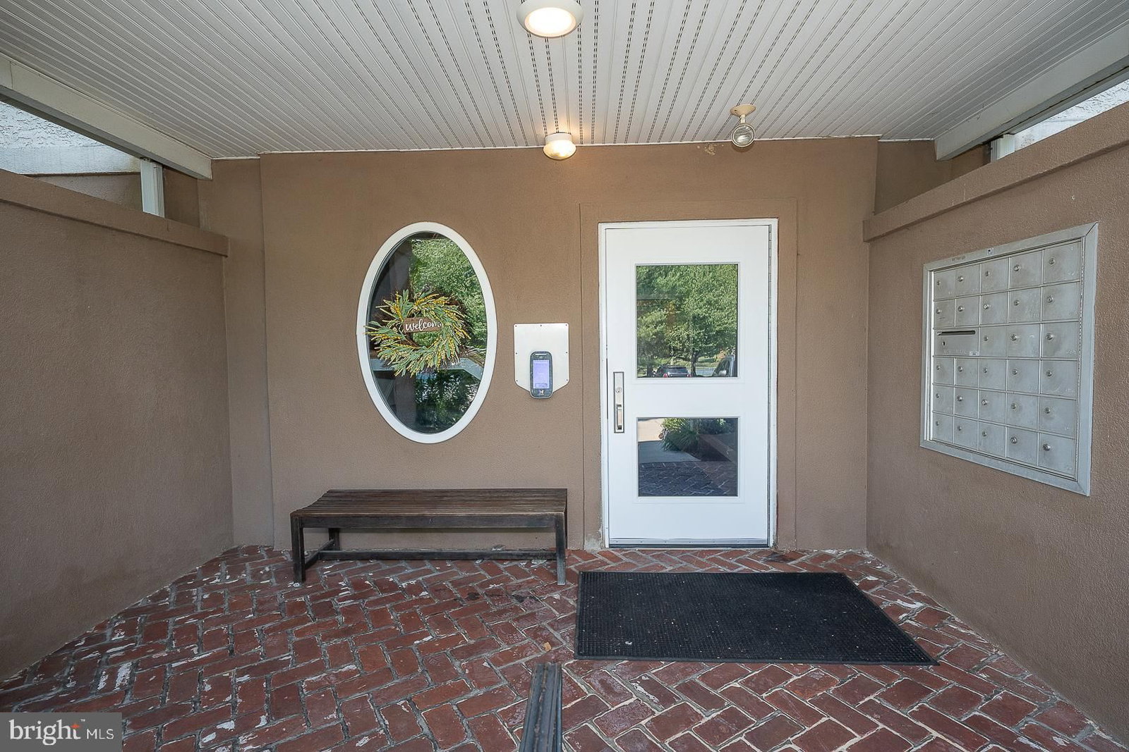 420 PAOLI POINTE DRIVE #420-M photograph