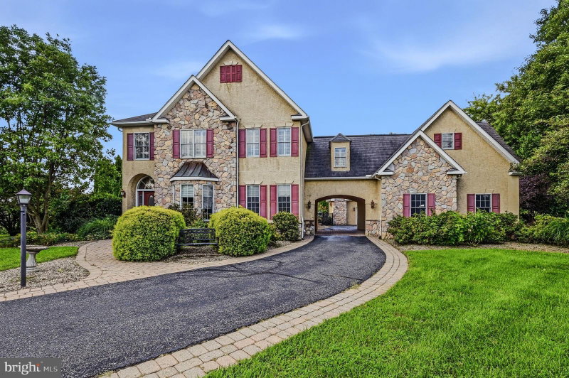 264 REGENT CIRCLE