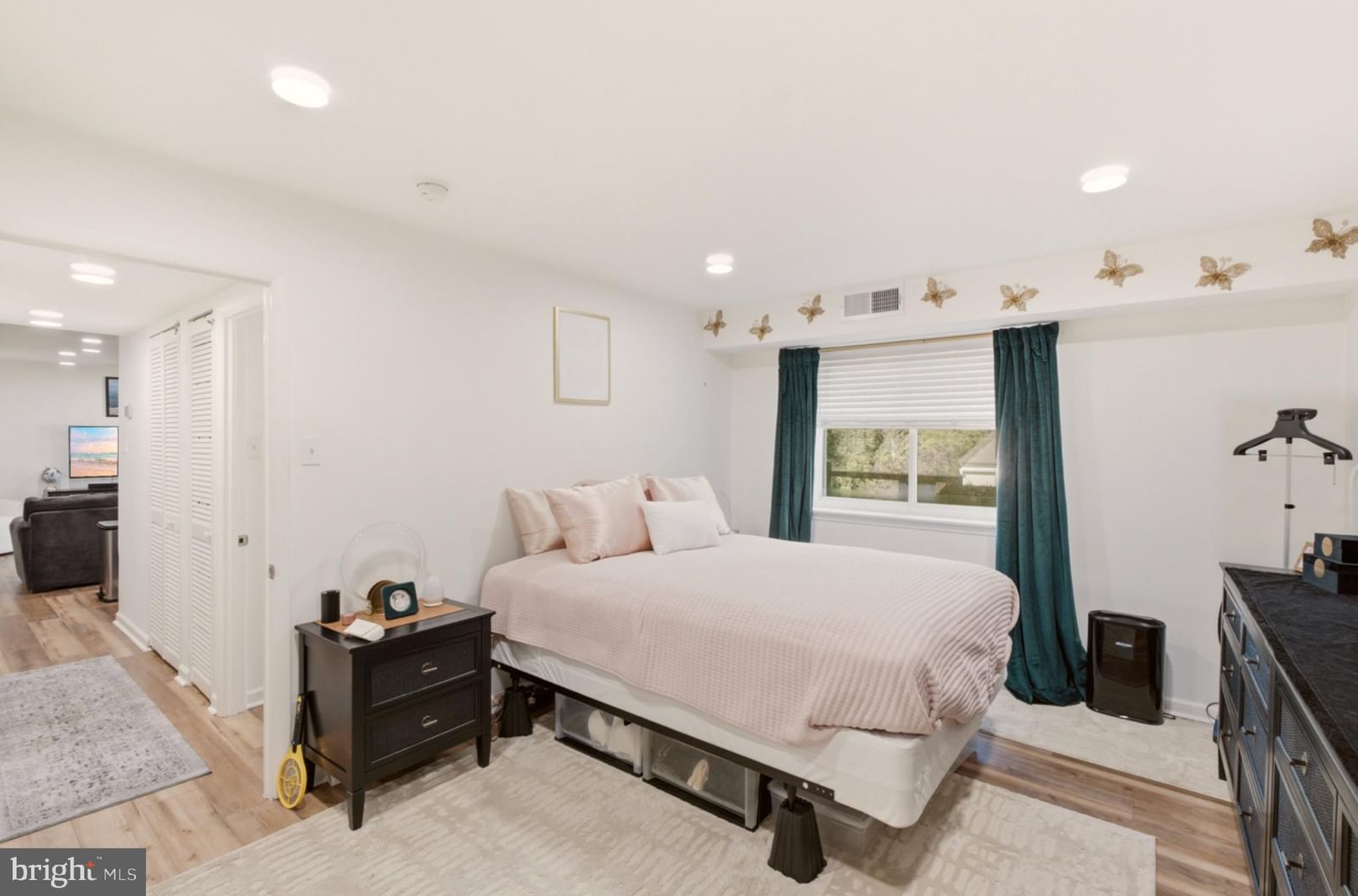 1304 VALLEY DRIVE #1304 photograph