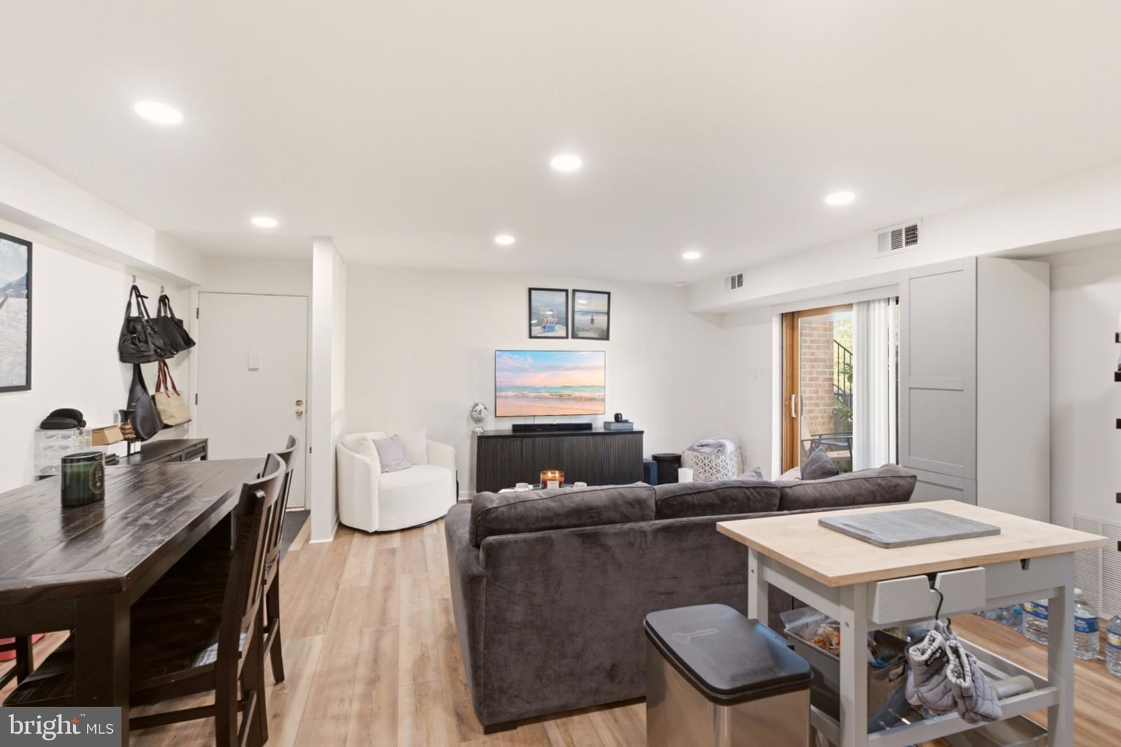 1304 VALLEY DRIVE #1304 photograph