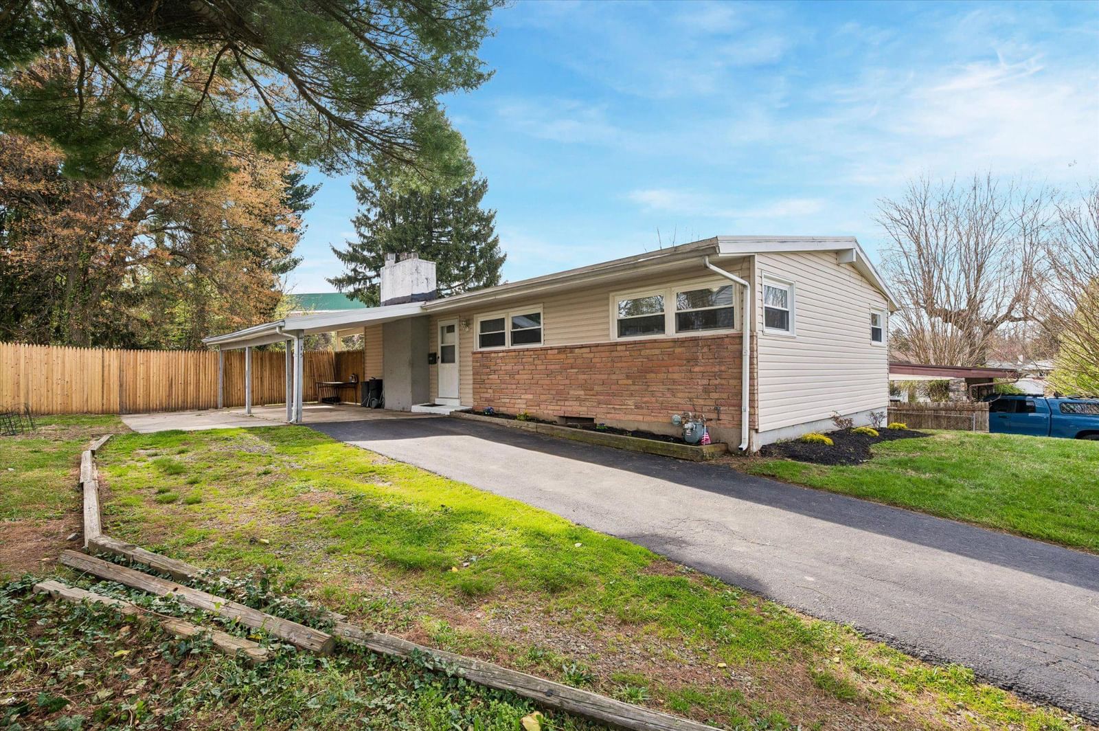 15 VILLAGE DR, ASTON 19014, PA
