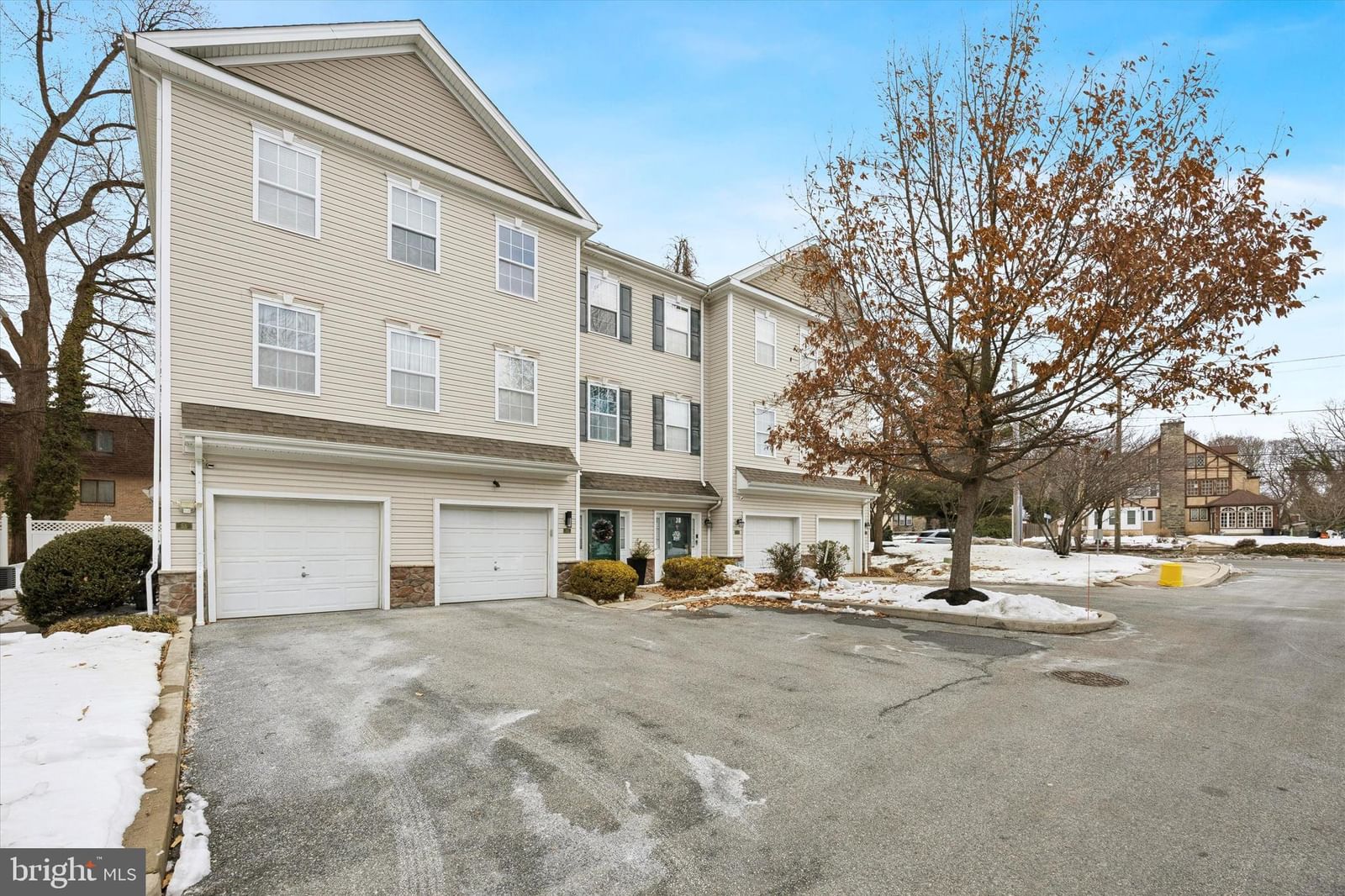 5 HILLVIEW CIR, LANSDOWNE 19050, PA
