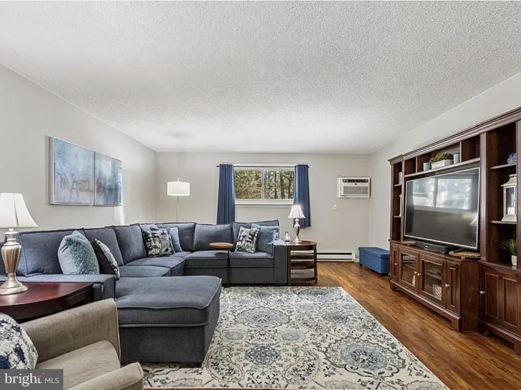 400 GLENDALE ROAD #B13 photograph