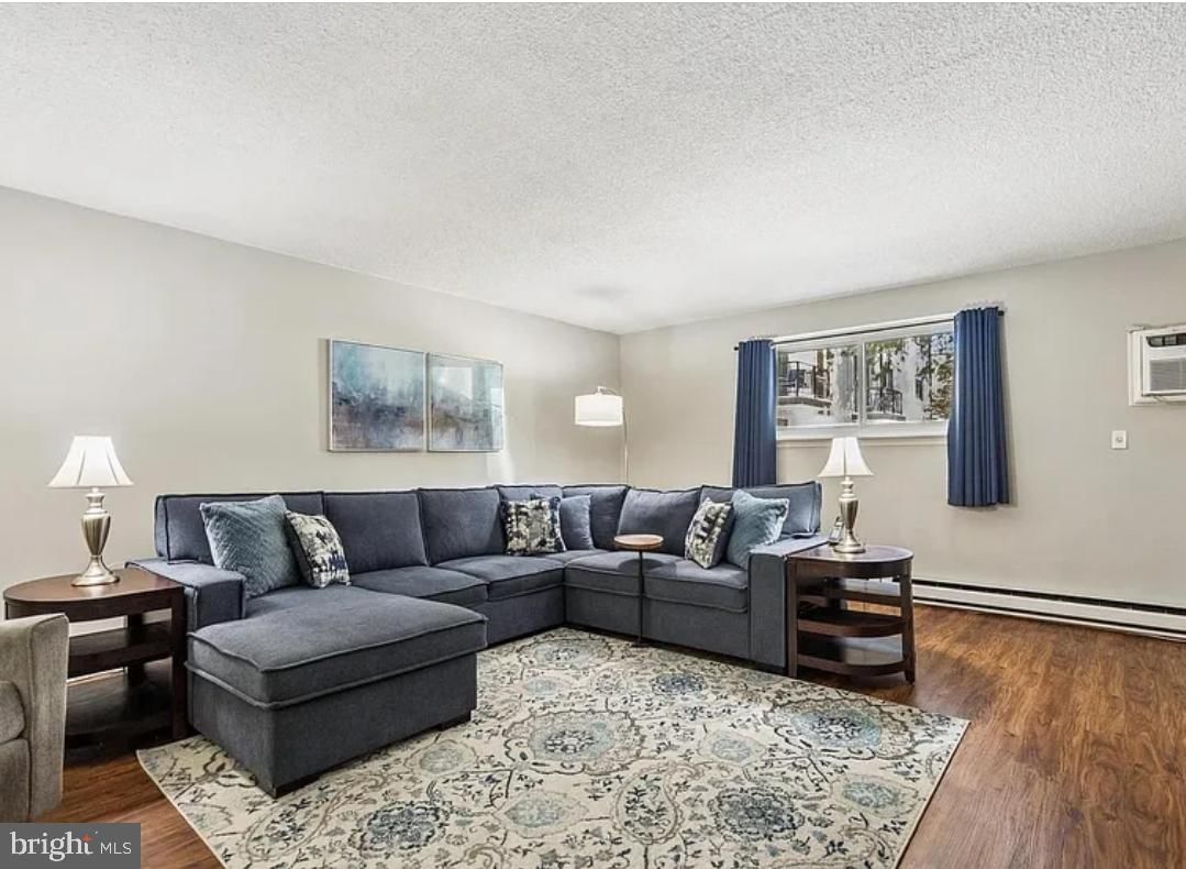 400 GLENDALE ROAD #B13 photograph