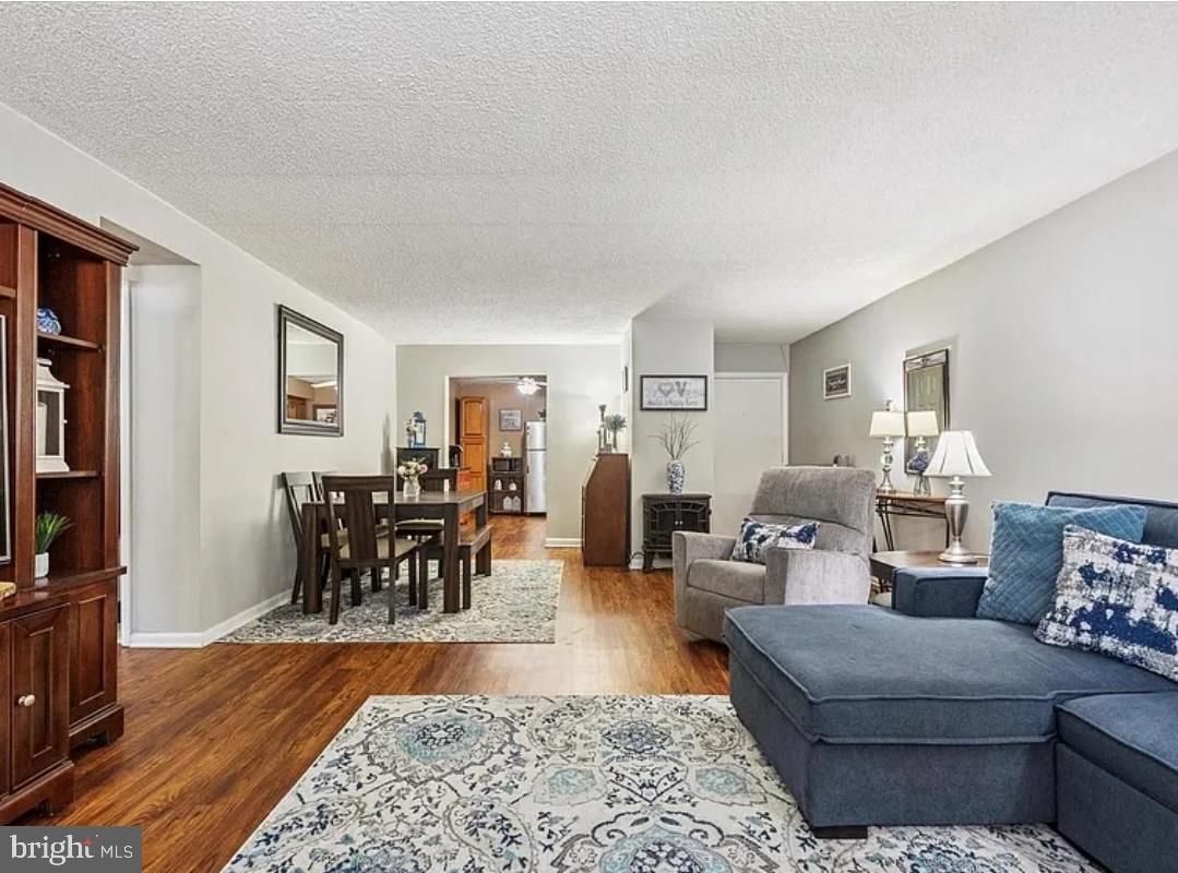 400 GLENDALE ROAD #B13 photograph