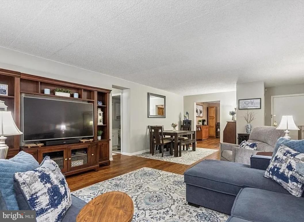 400 GLENDALE ROAD #B13 photograph