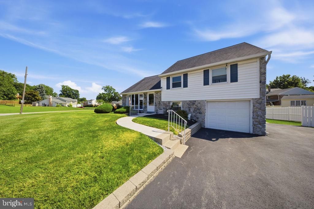 855 RHOADS DR, SPRINGFIELD 19064, PA