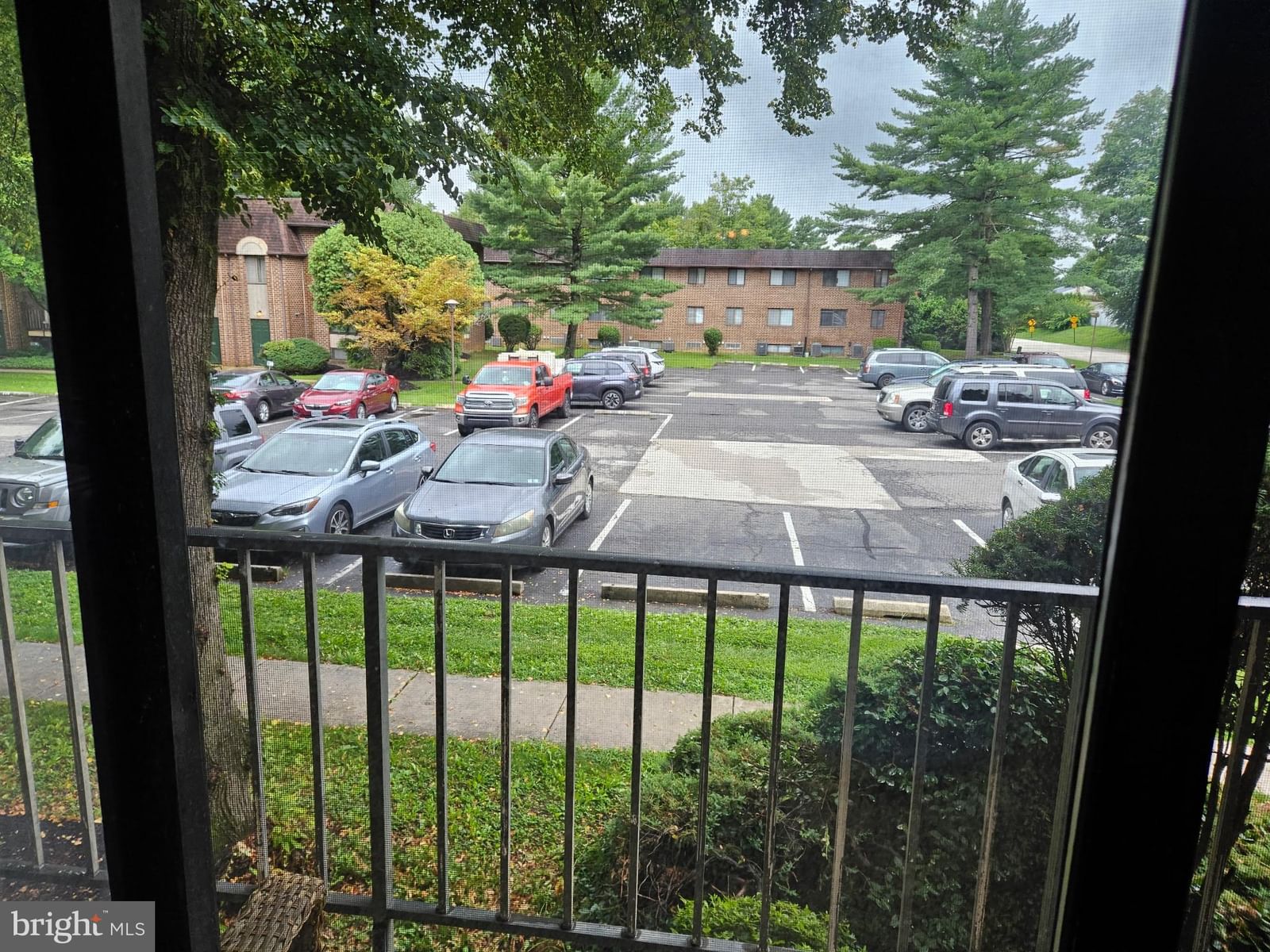 742 PUTNAM BOULEVARD photograph