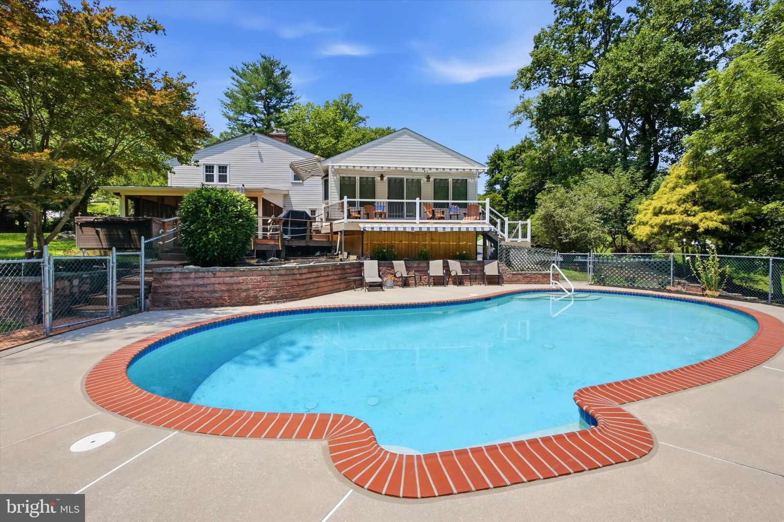 16 E GLEN CIR, MEDIA 19063, PA