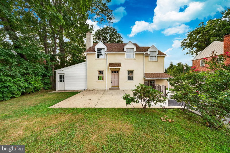 640 SOUTH SPROUL Rd