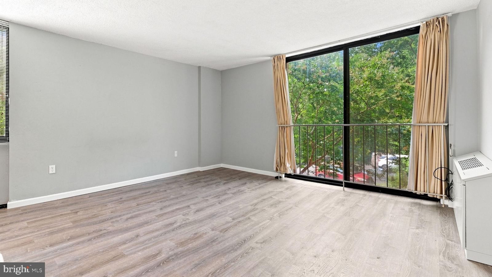 801 YALE AVENUE #104 photograph