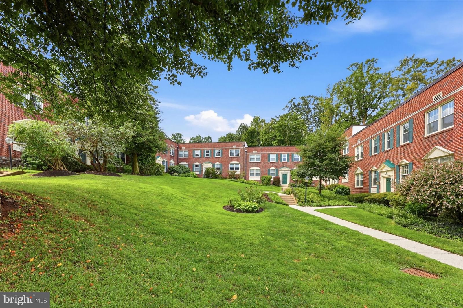 500 E LANCASTER AVENUE #127A photograph