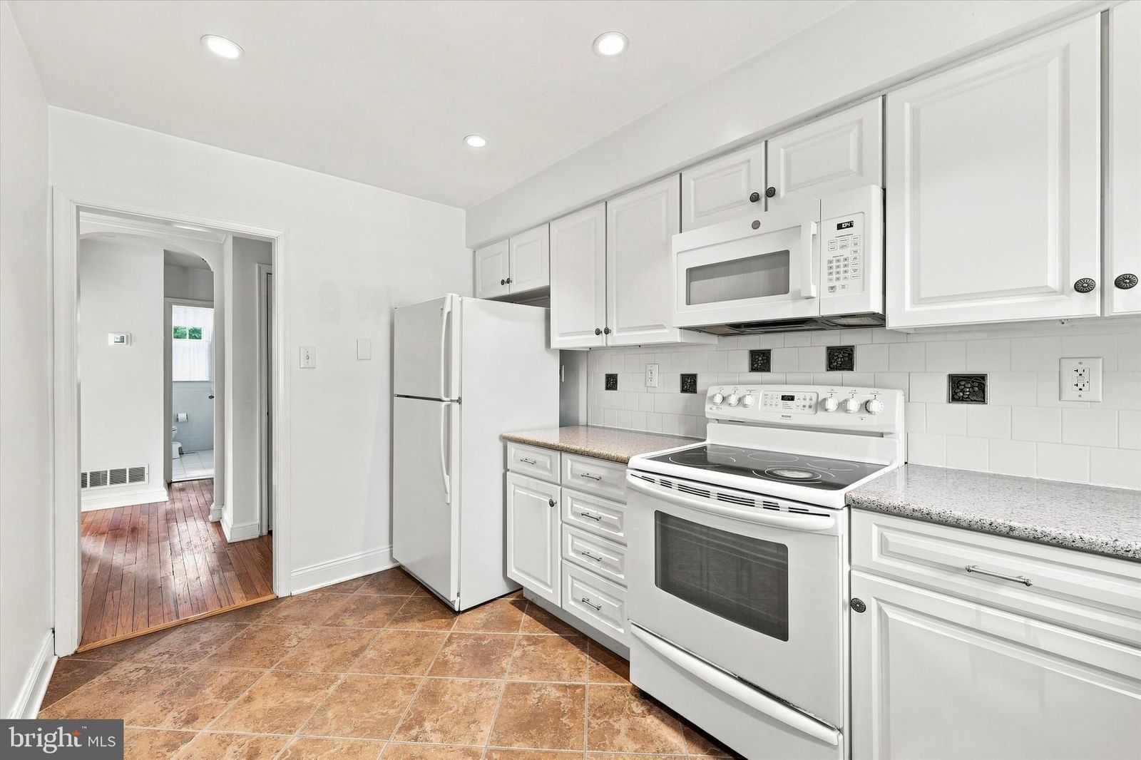500 E LANCASTER AVENUE #127A photograph