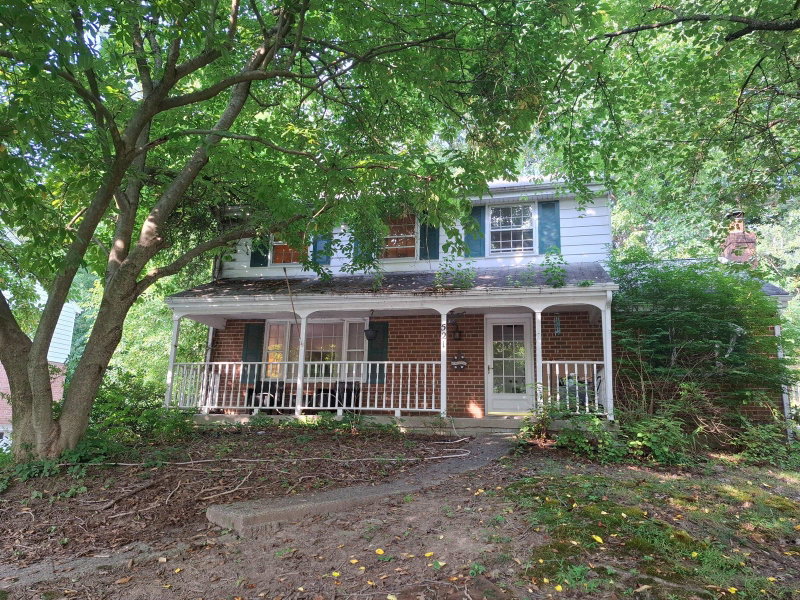 521 WOODLAND AVENUE