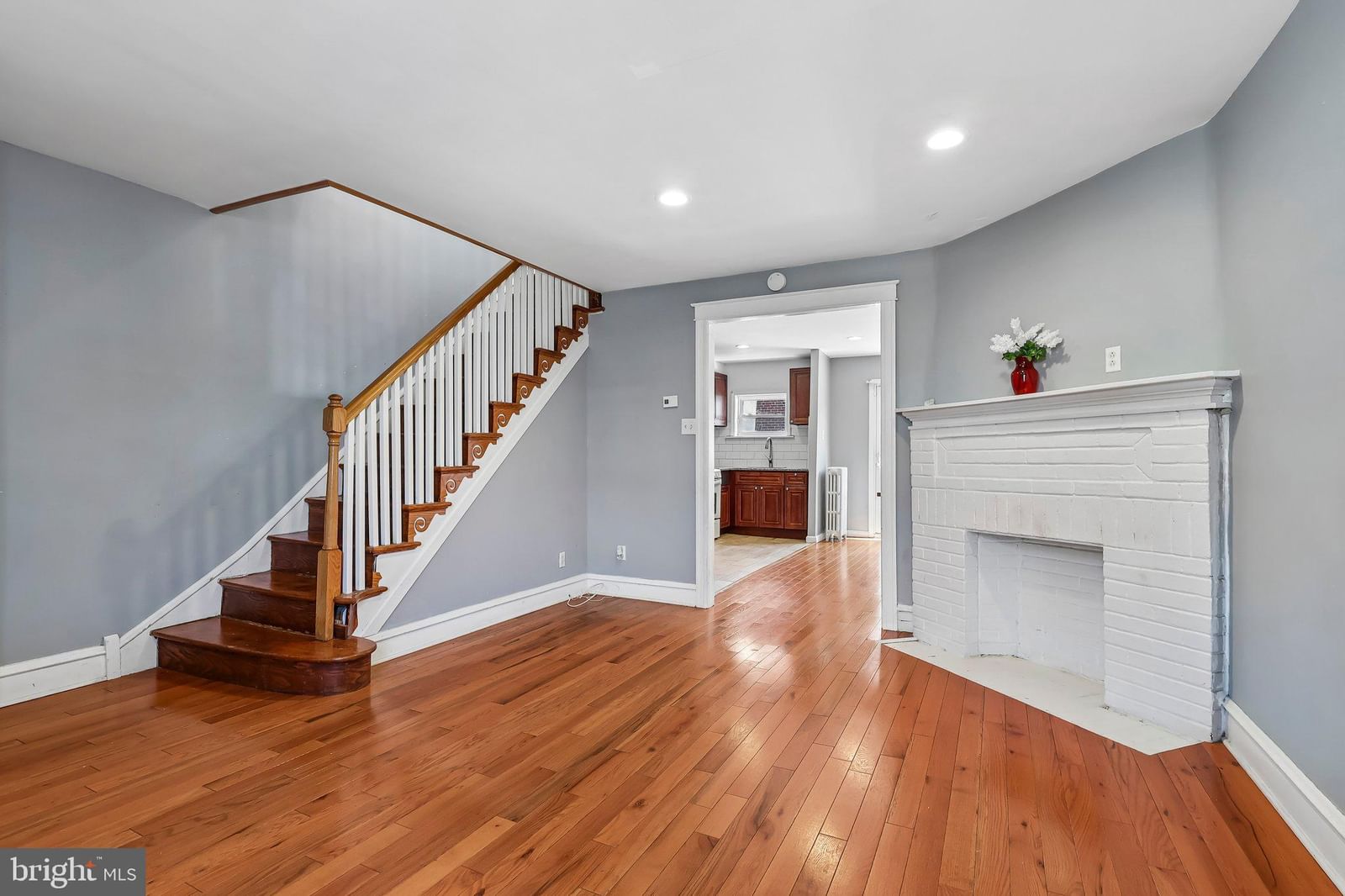 7046 CLOVER LN, UPPER DARBY 19082, PA