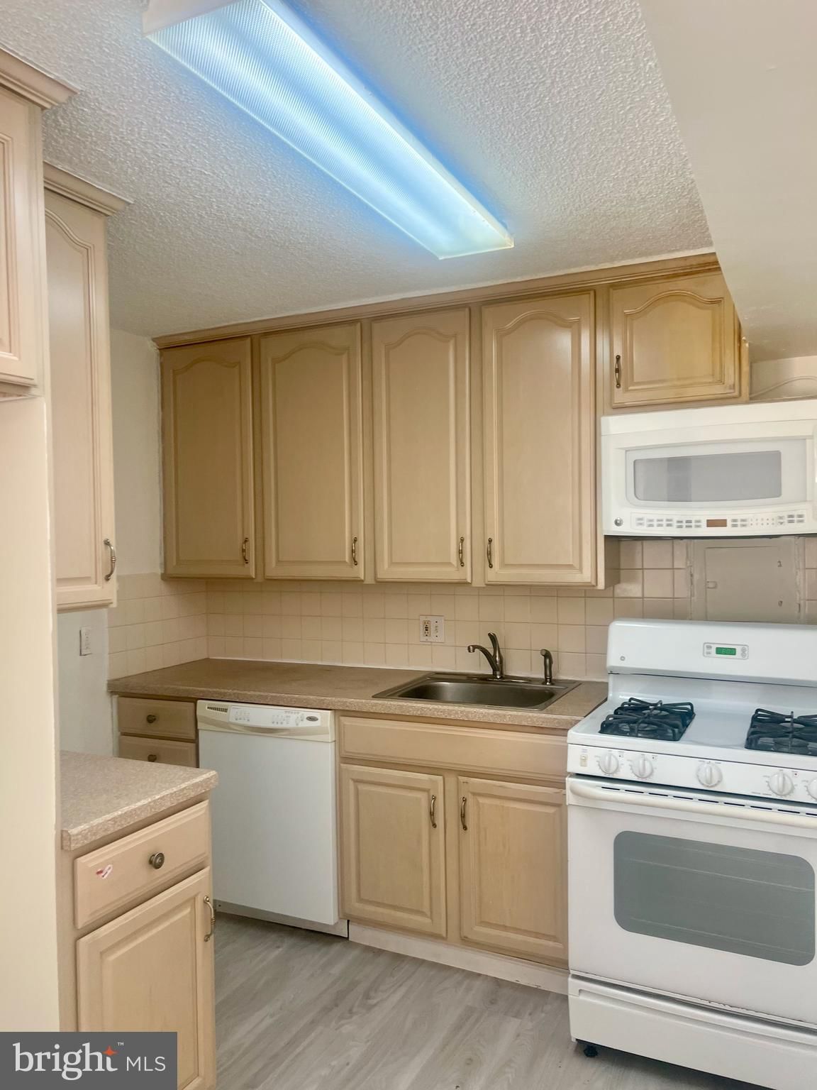1030 E LANCASTER AVENUE #1019 photograph