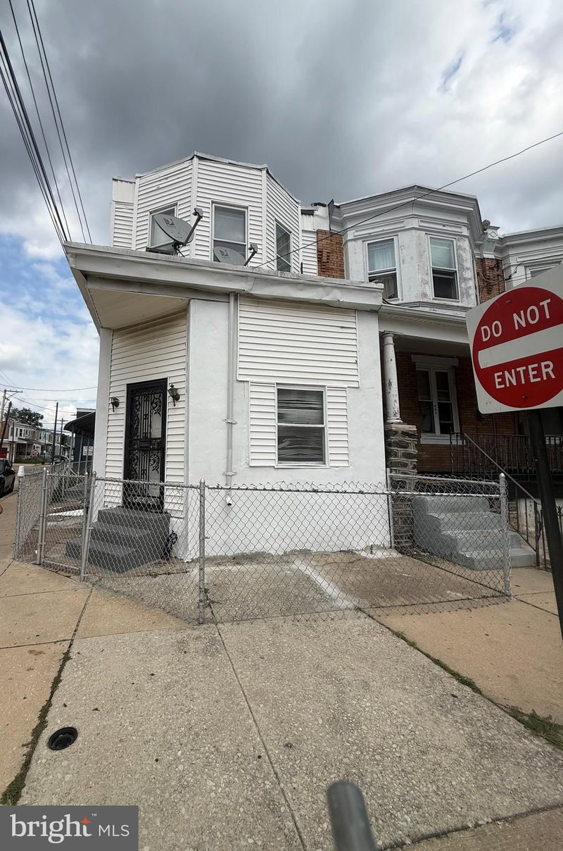 943 MAPLE TERRACE