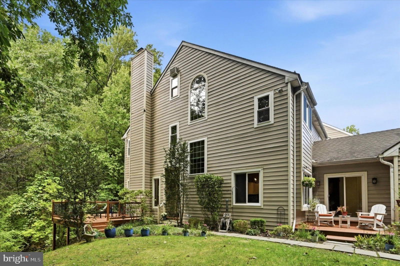 441 WOODED WAY