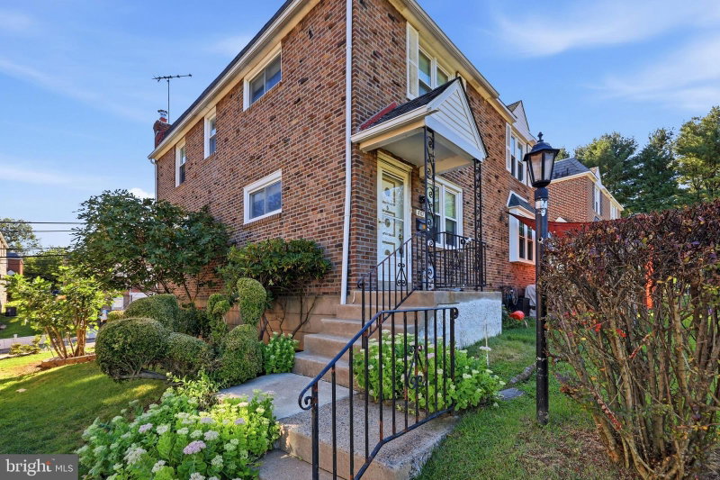 807 HAMPSHIRE ROAD