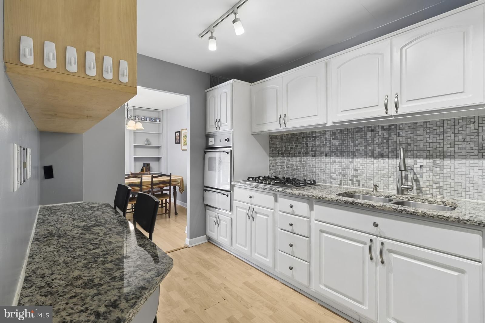 801 YALE AVENUE #912 photograph