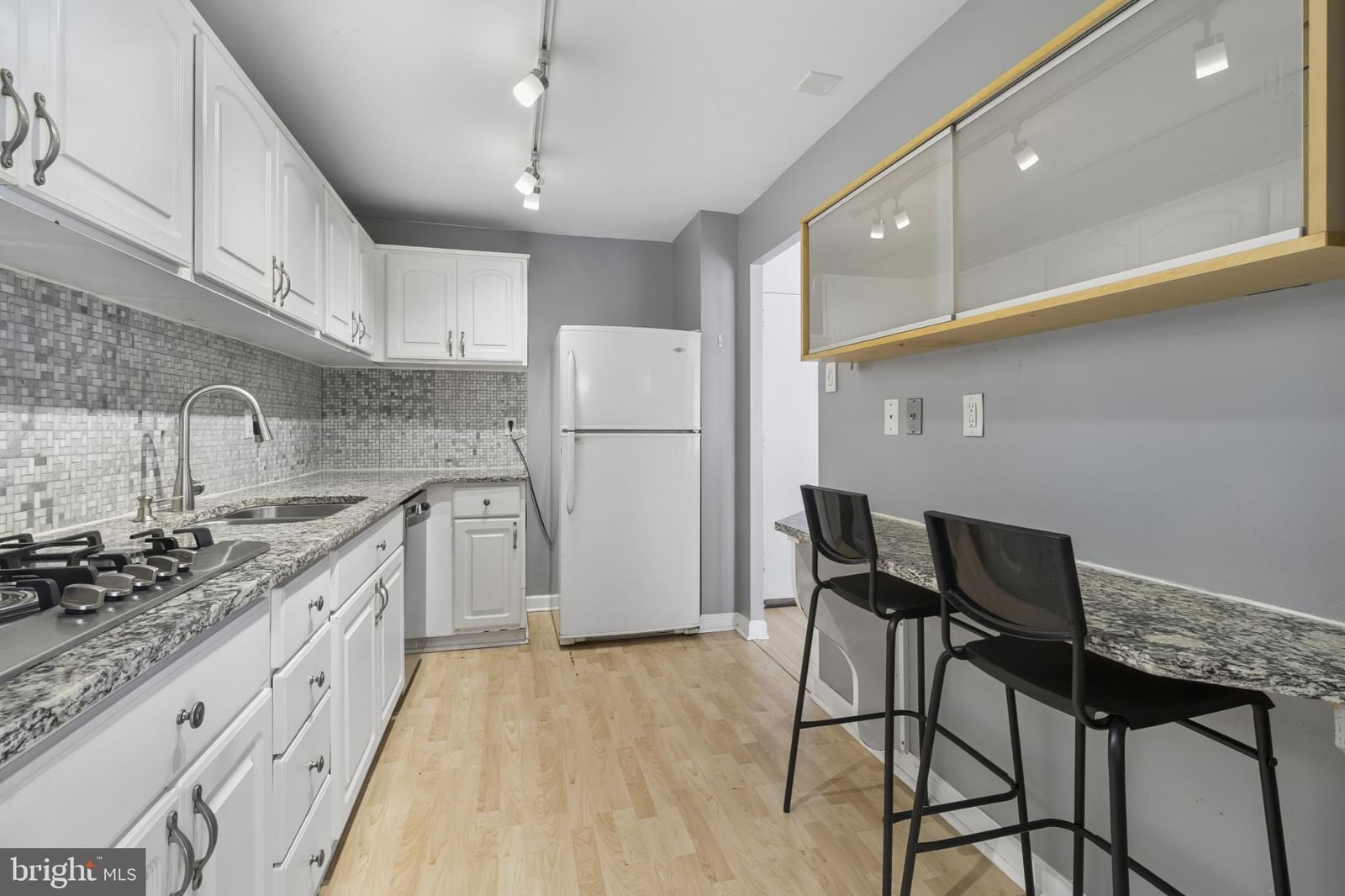 801 YALE AVENUE #912 photograph