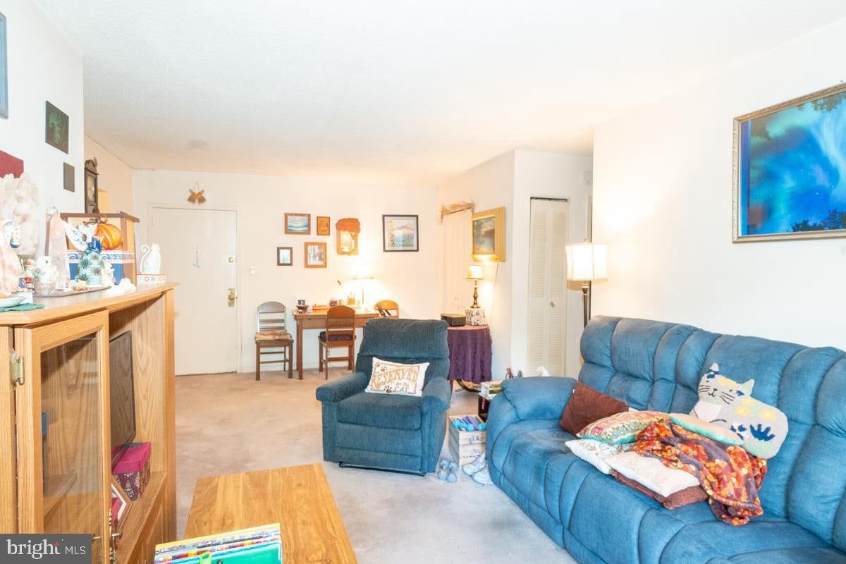 400 GLENDALE ROAD #F30 photograph
