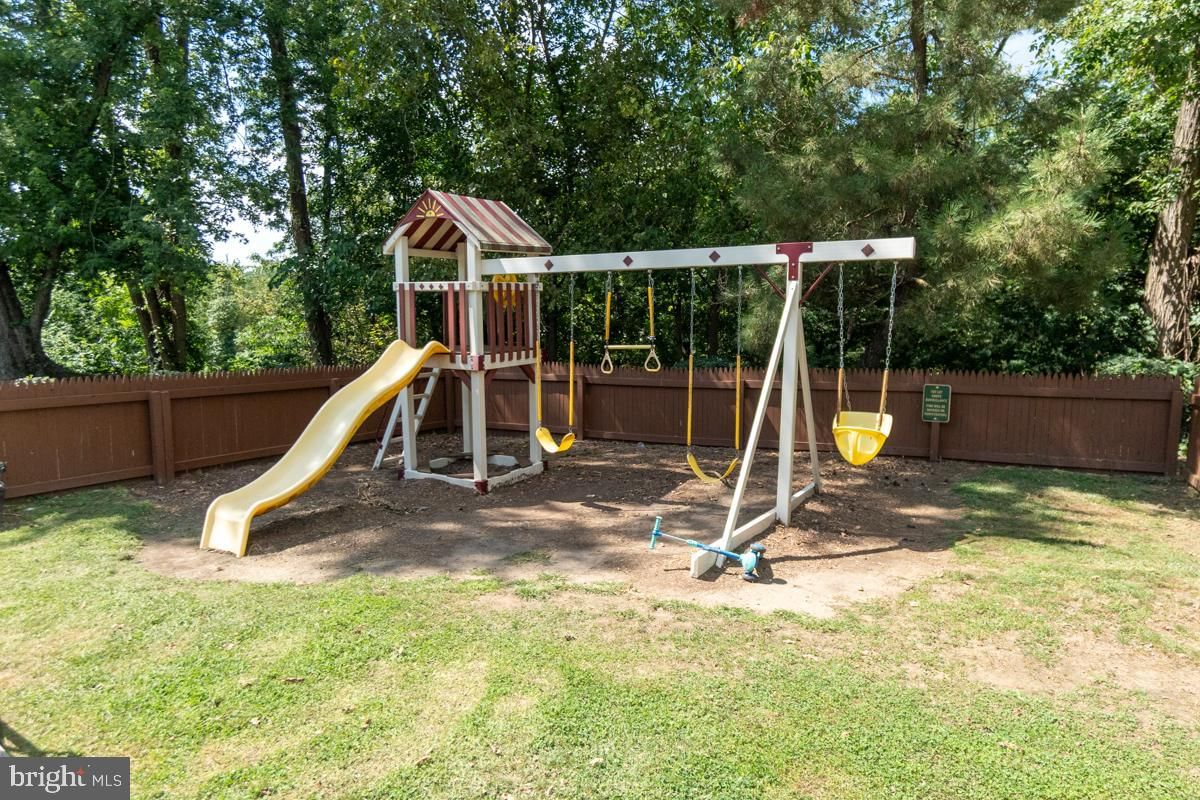 400 GLENDALE ROAD #F30 photograph