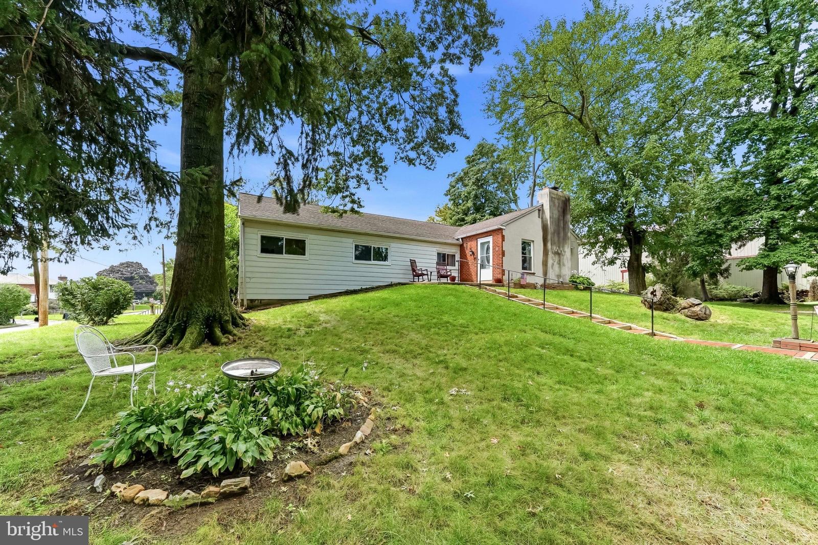4 N GARFIELD AVE, GLENOLDEN 19036, PA
