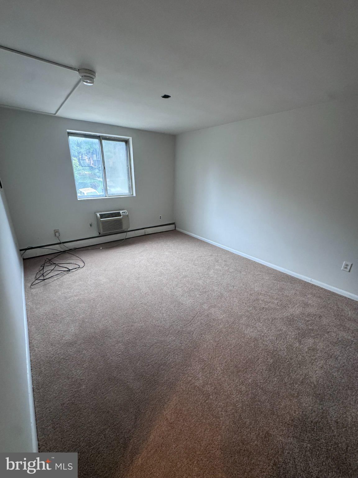 100 E GLENOLDEN AVENUE #B-11 photograph